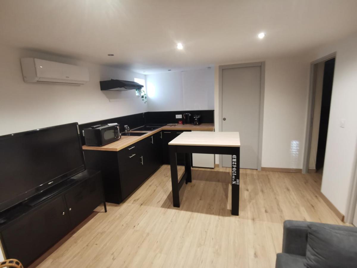 Gite 2 Chambres Avec Piscine Sernhac Buitenkant foto